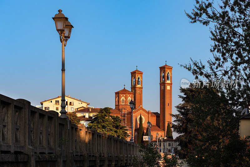 Bassano del Grappa，骨庙